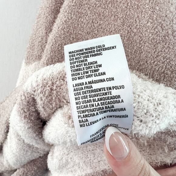 Francesca's Collections Pink V-Neck Sweater with White Stars - Picture 5 of 6